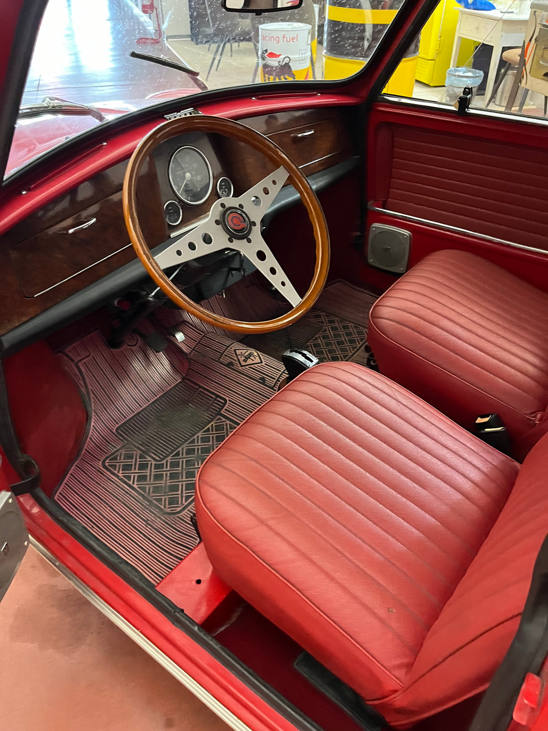 Mini Morris Mk2 1969 rossa