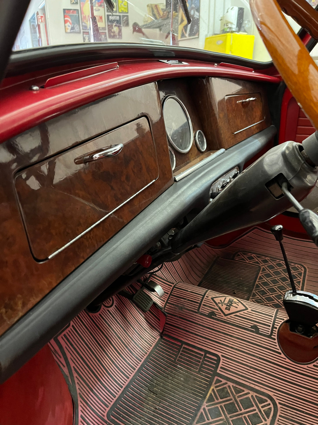 Mini Morris Mk2 1969 rossa