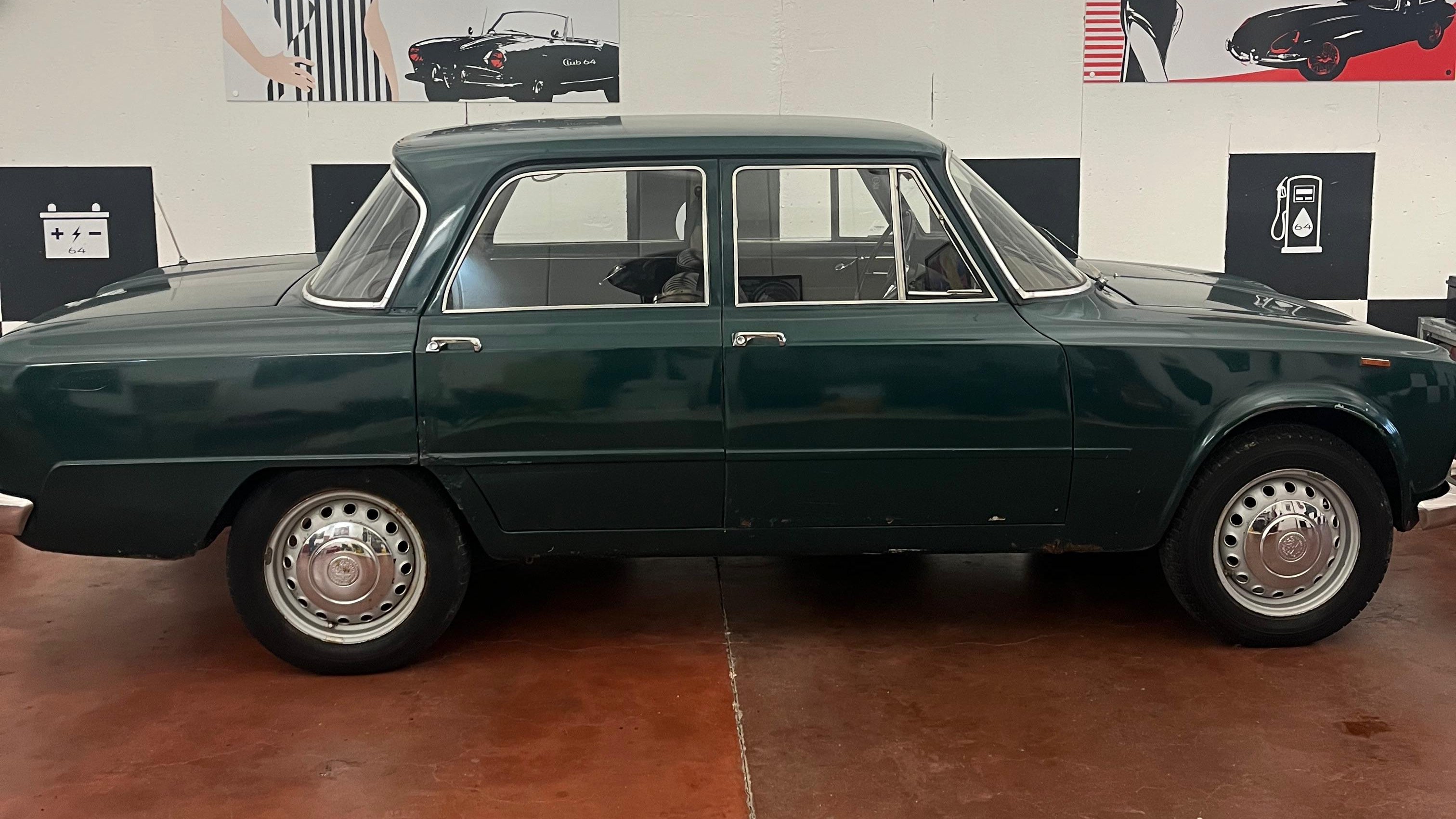 alfa romeo giulia 1300 vista laterale dx