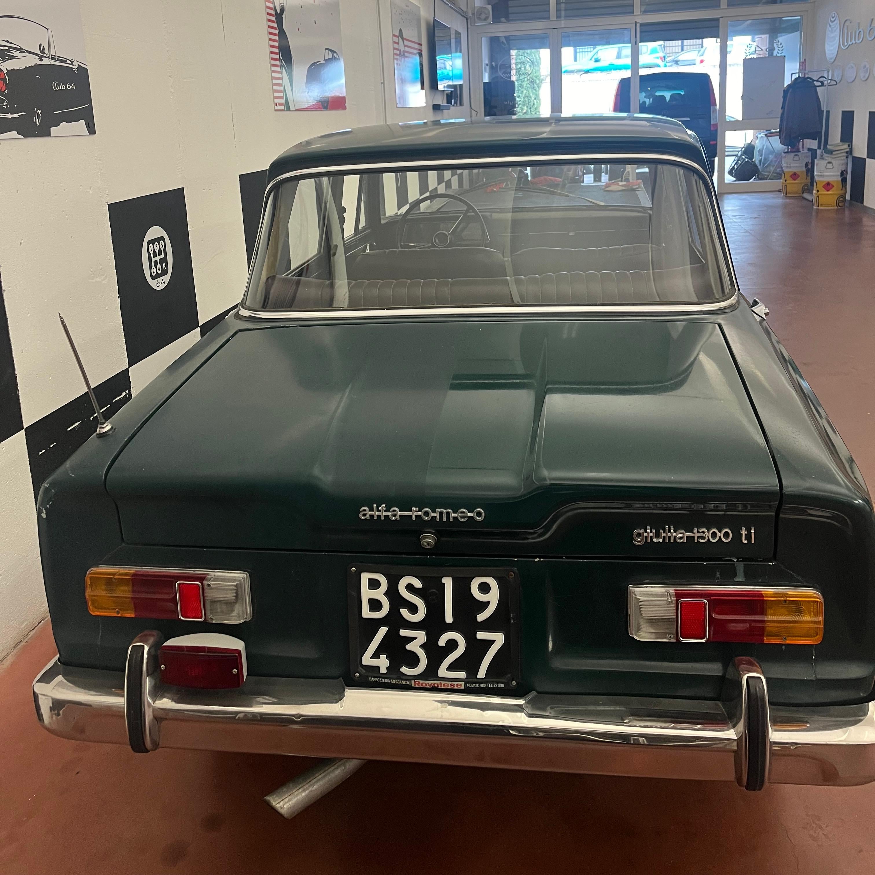 alfa romeo giulia 1300 vista posteriore