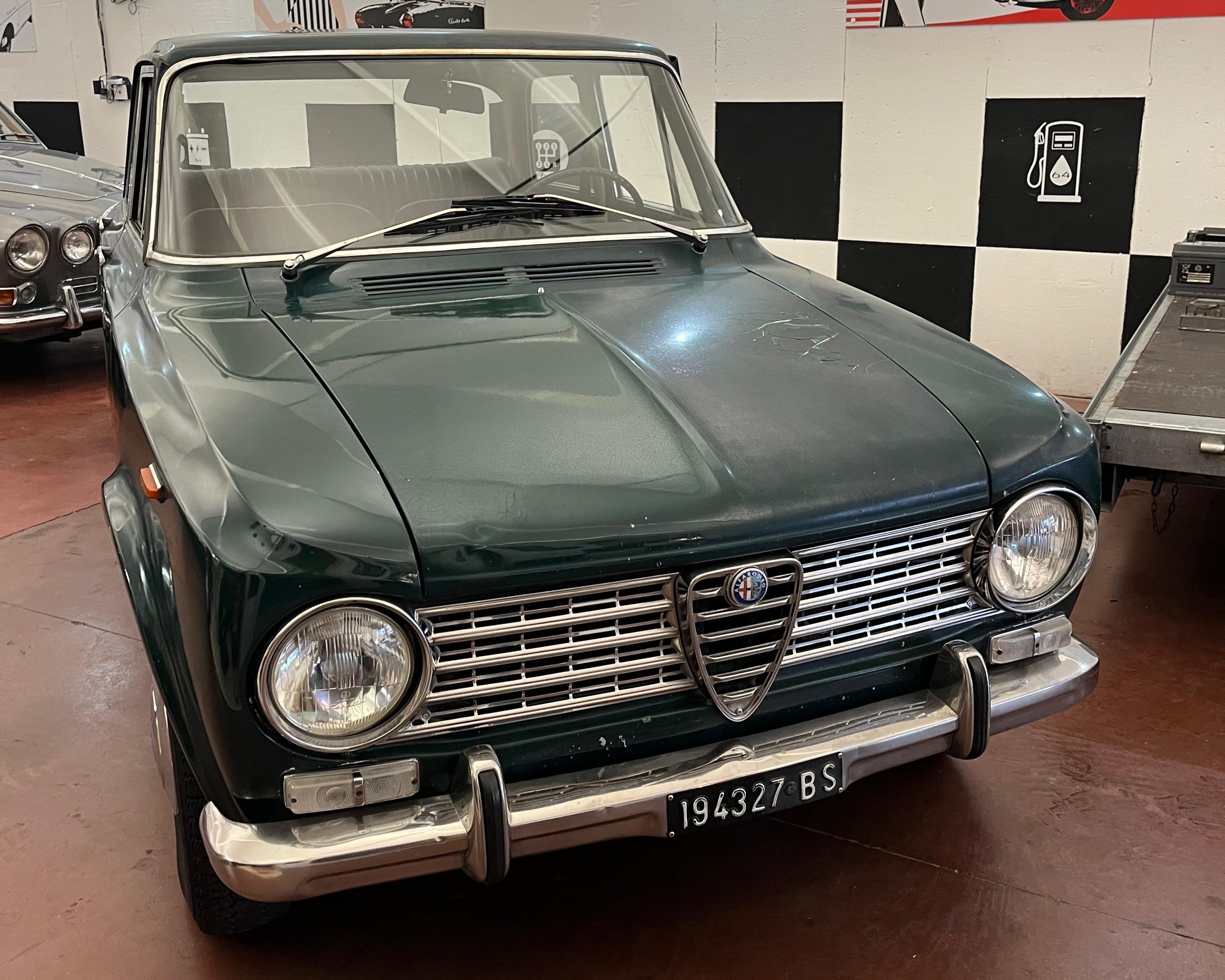 alfa romeo giulia 1300 vista tre quarti anteriore dx