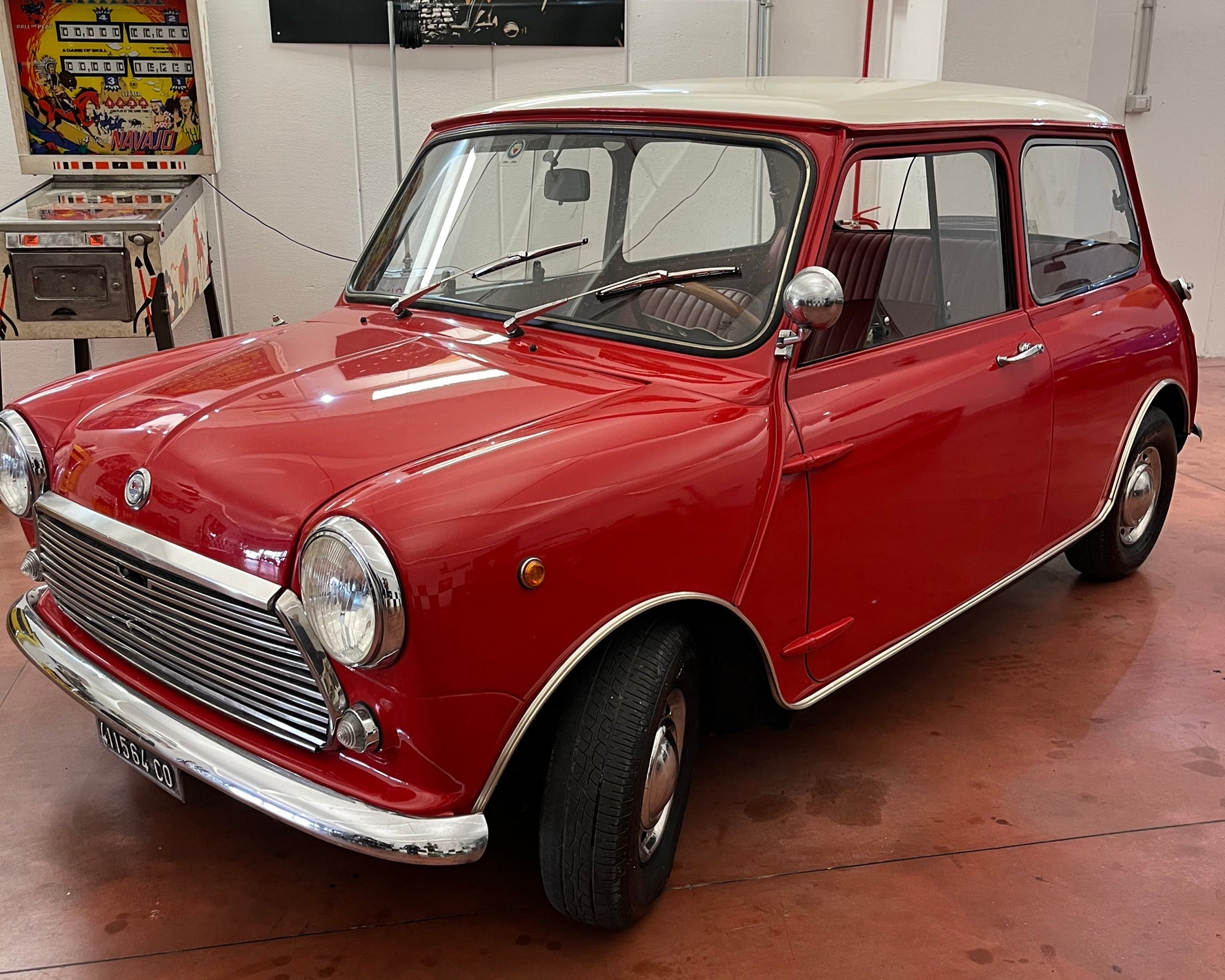 mini morris mk2 1969 rossa tre quarti anteriore sx