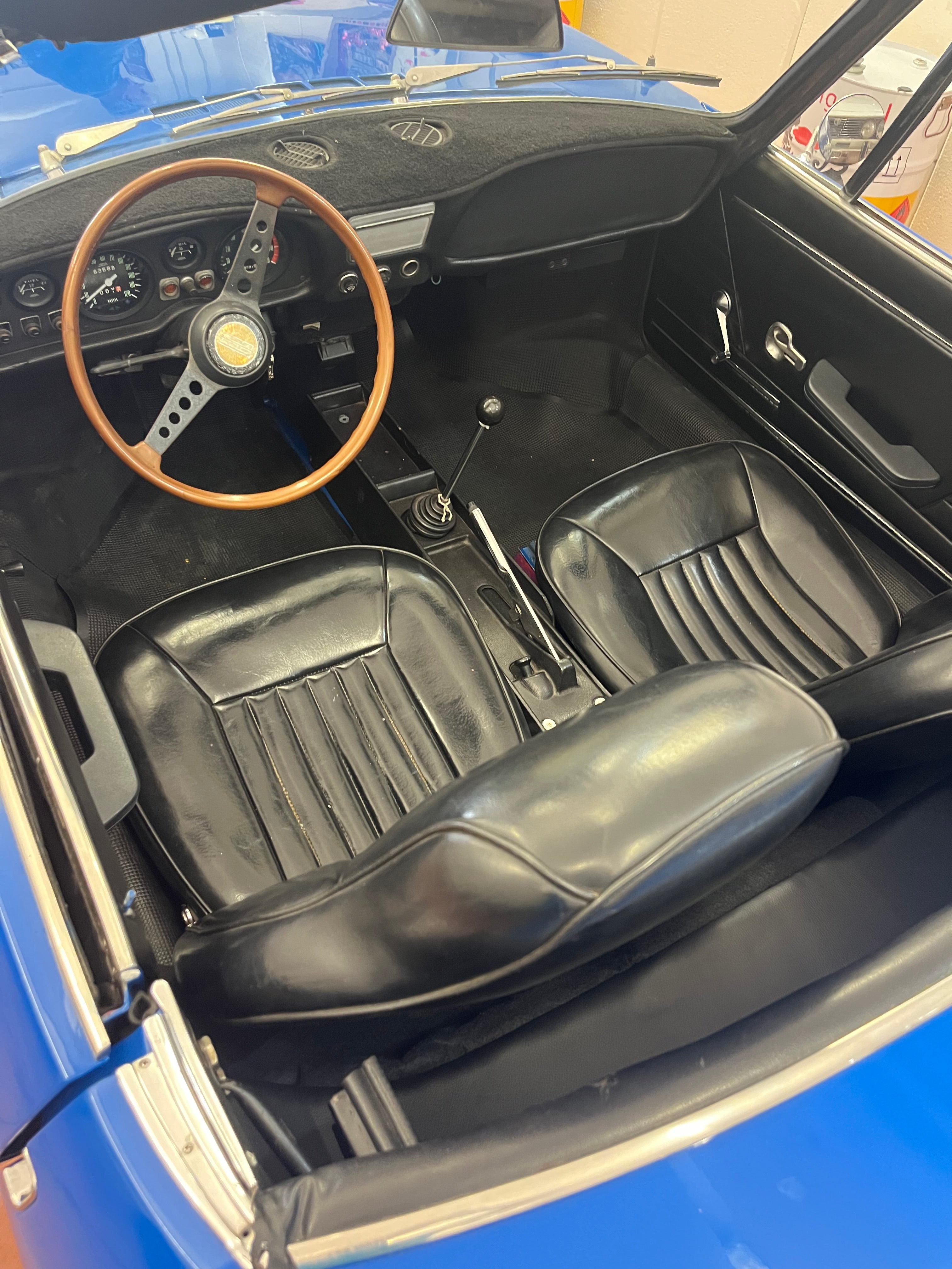 Fiat 850 Spider Sport Azzurra interni 2 