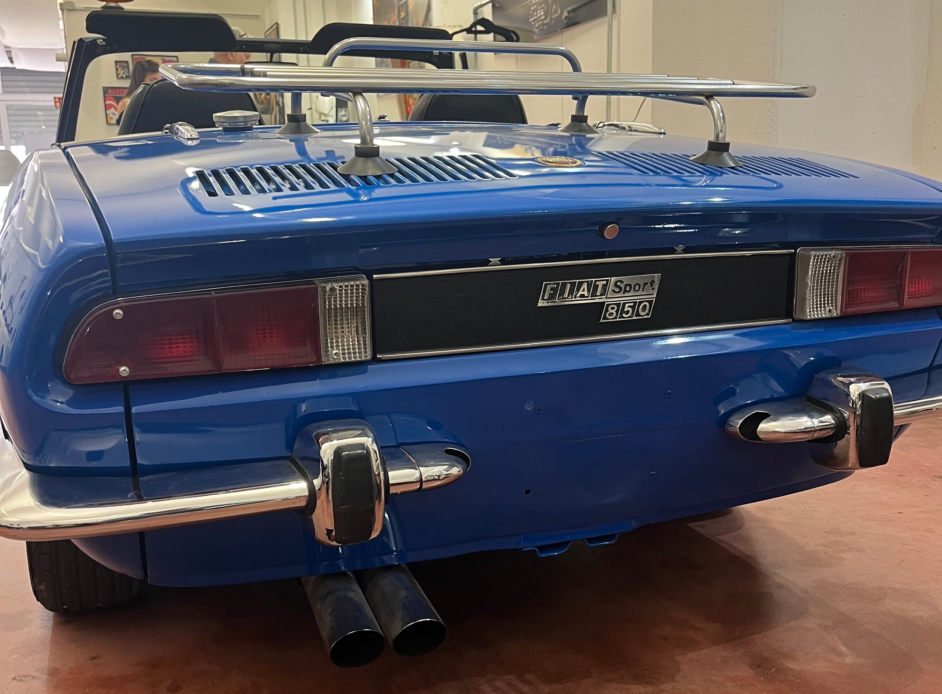 Fiat 850 Spider Sport Azzurra retro 2 