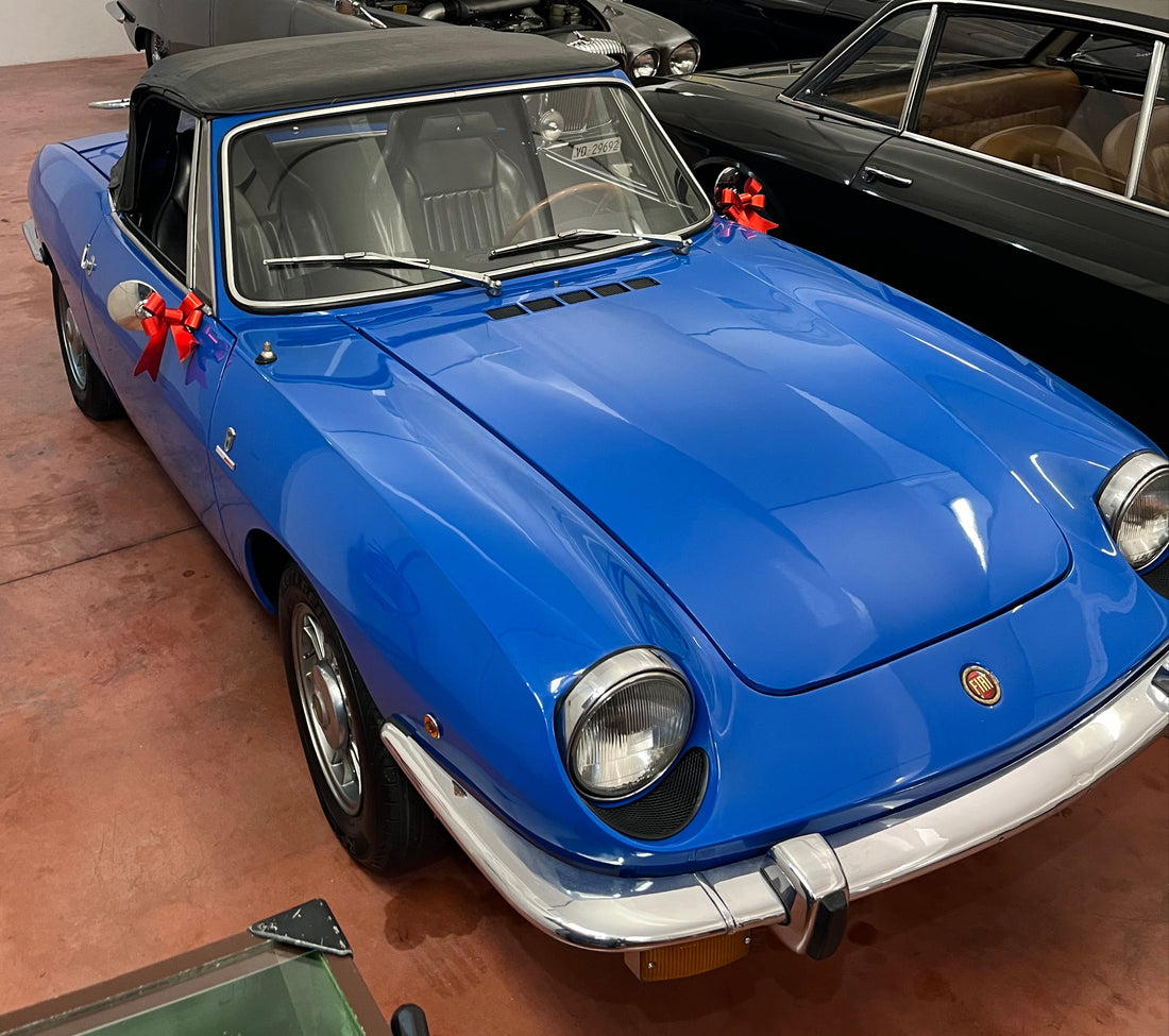 Fiat 850 Spider Sport Azzurra tre quarti anteriore dx