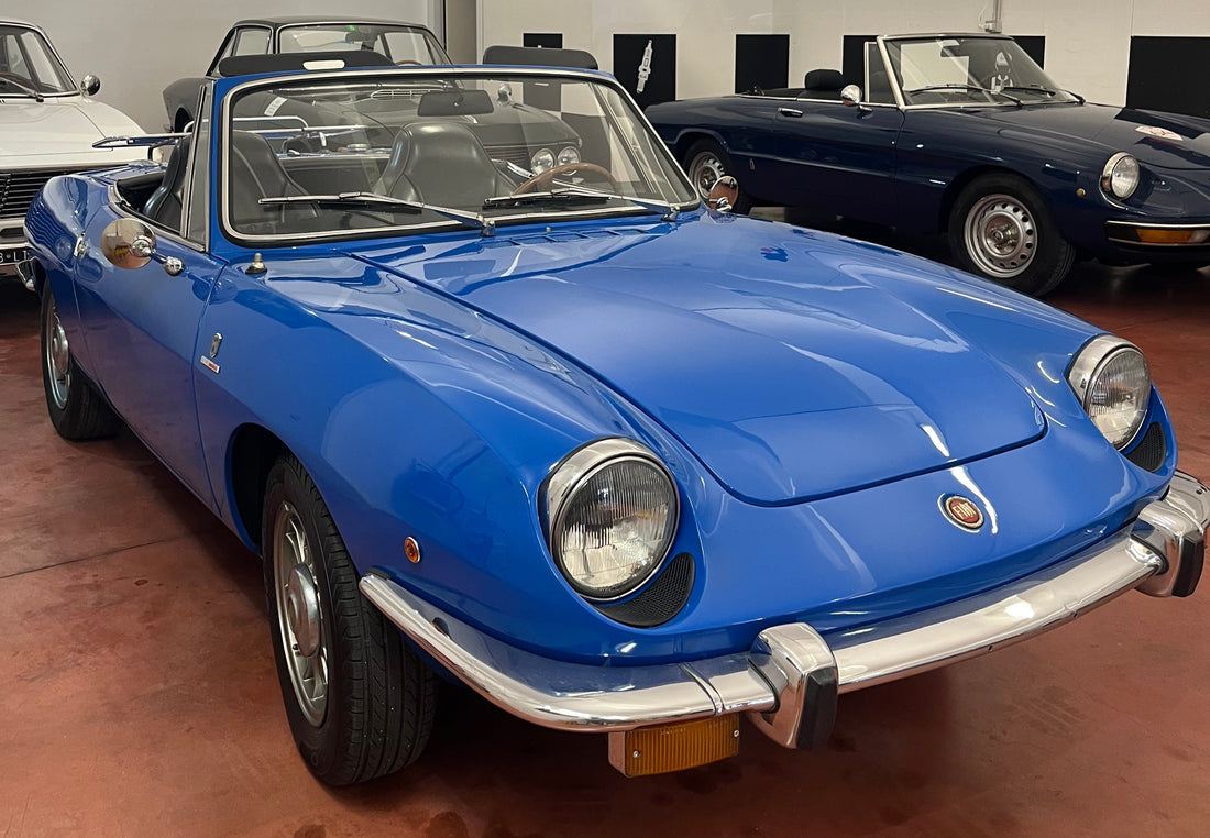 Fiat 850 Spider Sport Azzurra tre quarti anteriore dx