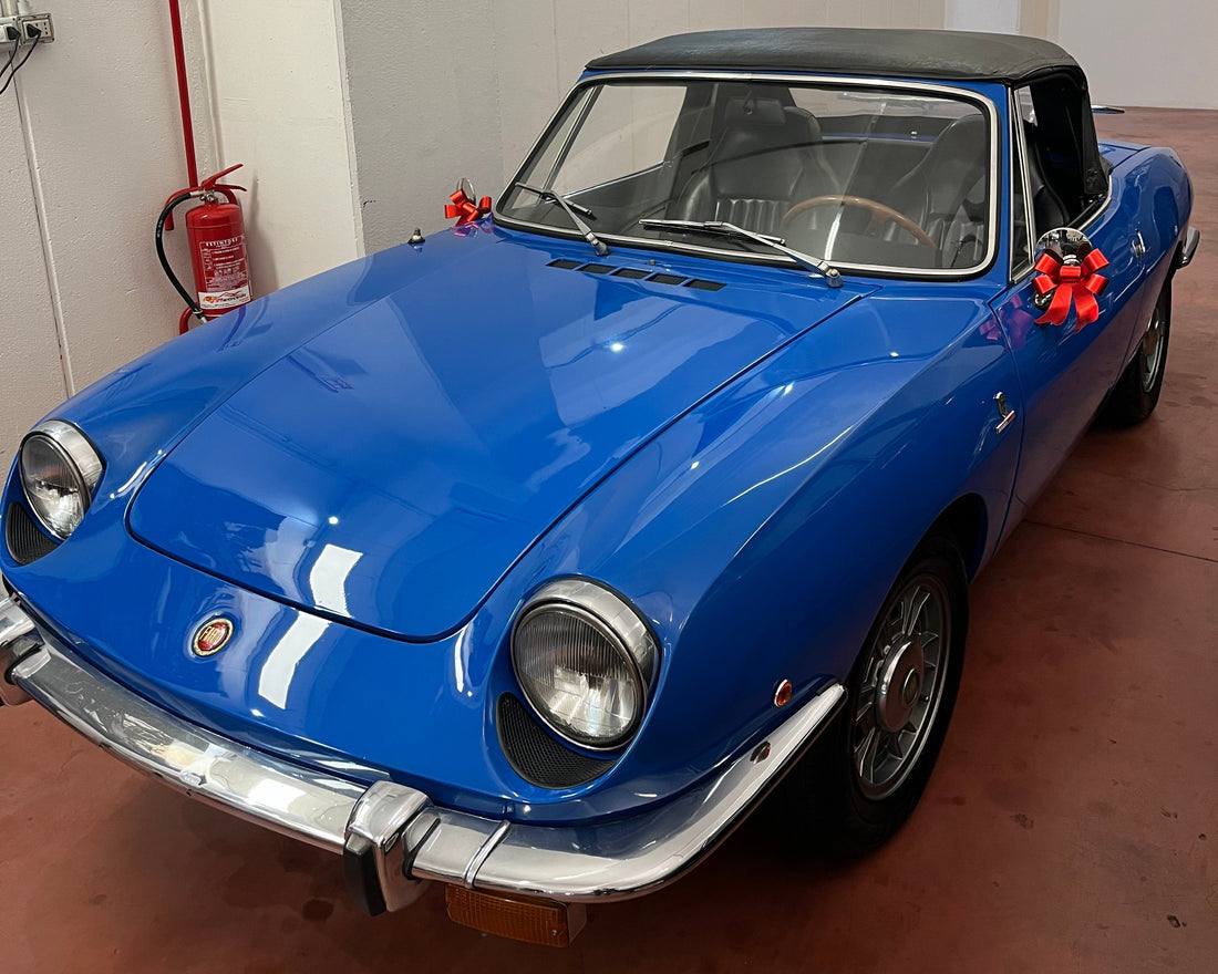 Fiat 850 Spider Sport Azzurra tre quarti anteriore sx