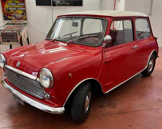 mini morris mk2 1969 rossa tre quarti anteriore sx